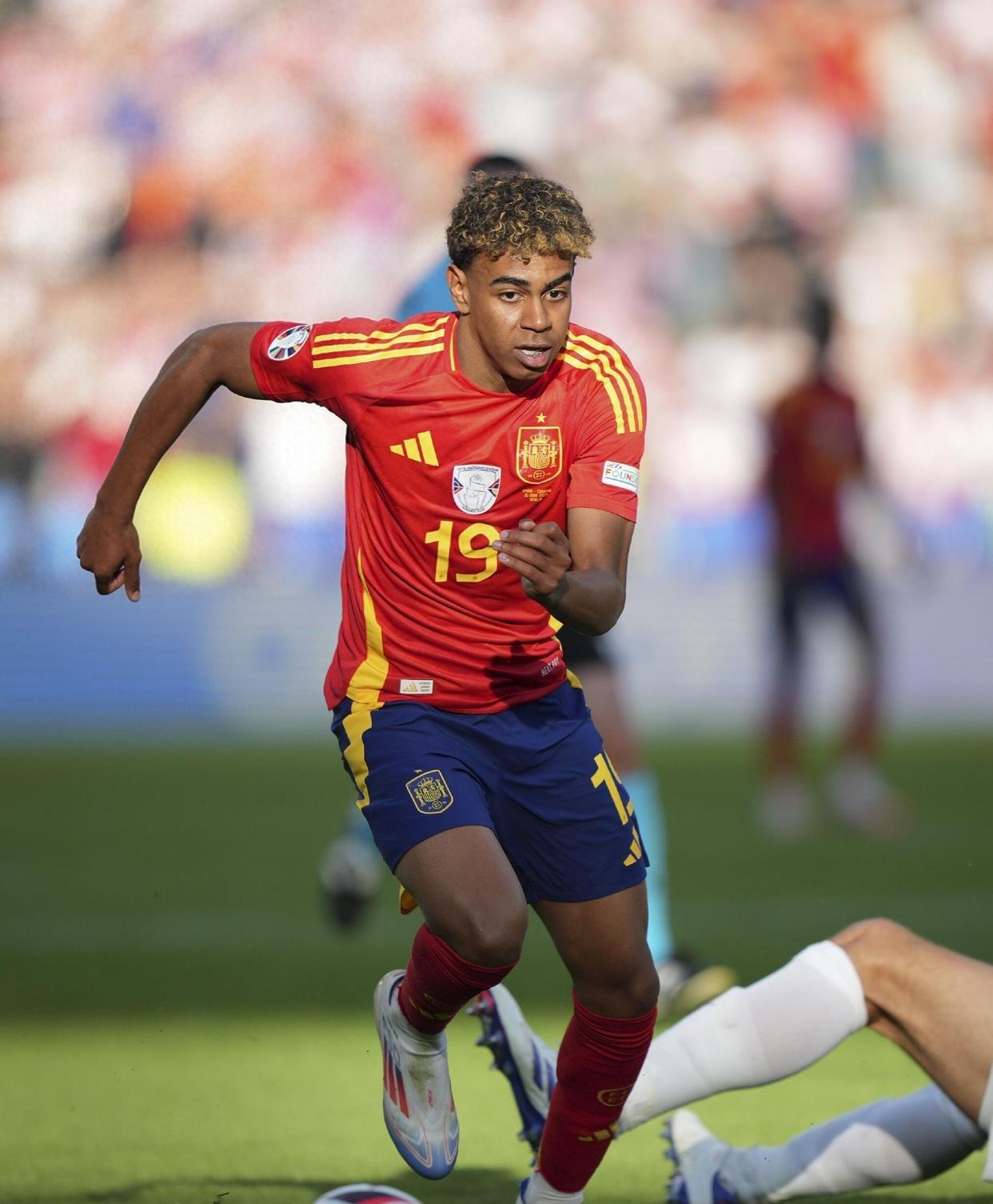 Yiwan28-莱万多夫斯基在巴黎圣日耳曼比赛中赛况扑朔迷离,赛事规则更新引发热议!的简单介绍